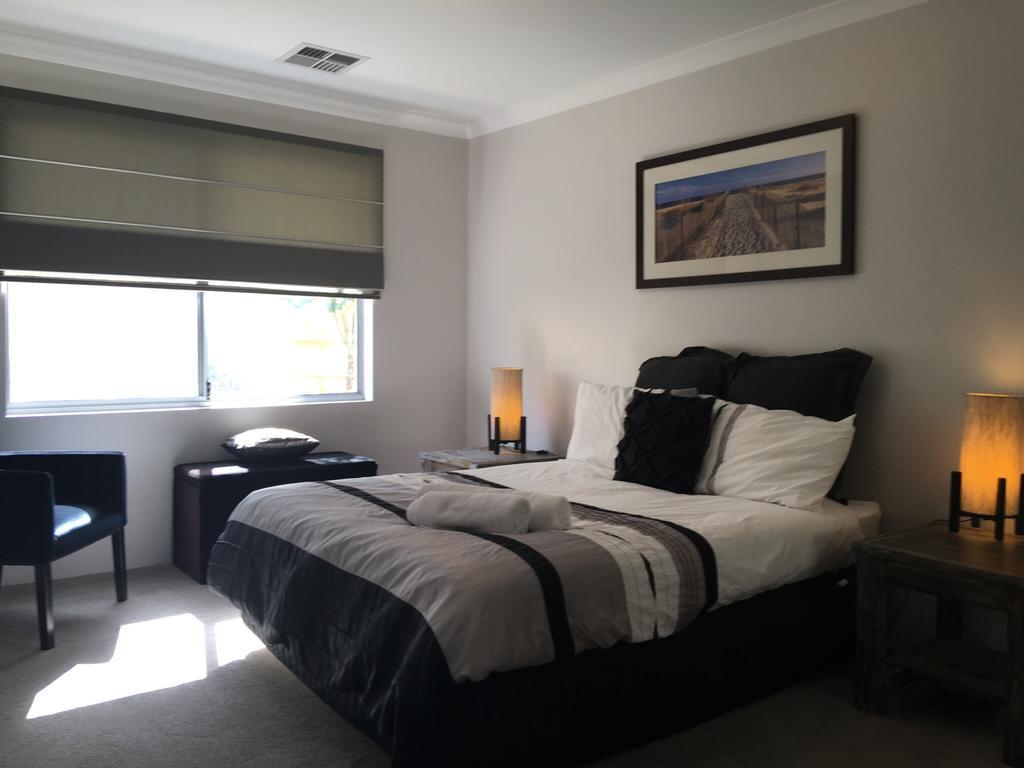 Magnificent Beach Retreat Jindalee Buitenkant foto