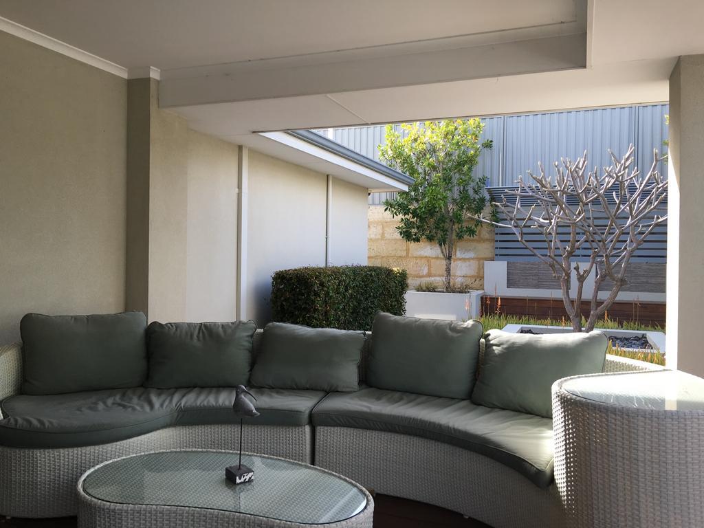 Magnificent Beach Retreat Jindalee Buitenkant foto